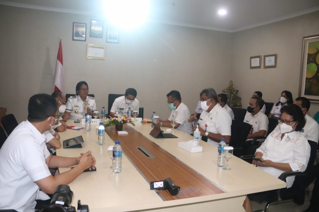 Pimpin Rapat Evaluasi Program RSD Mangusada